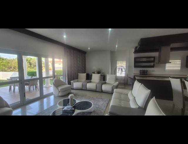 3 BEDROOM APARTMENT FOR SALE IN LA LUCIA RIDGE